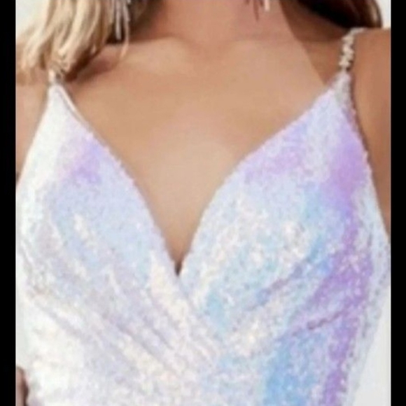 Gorgeous gown size 16 - Picture 6 of 13